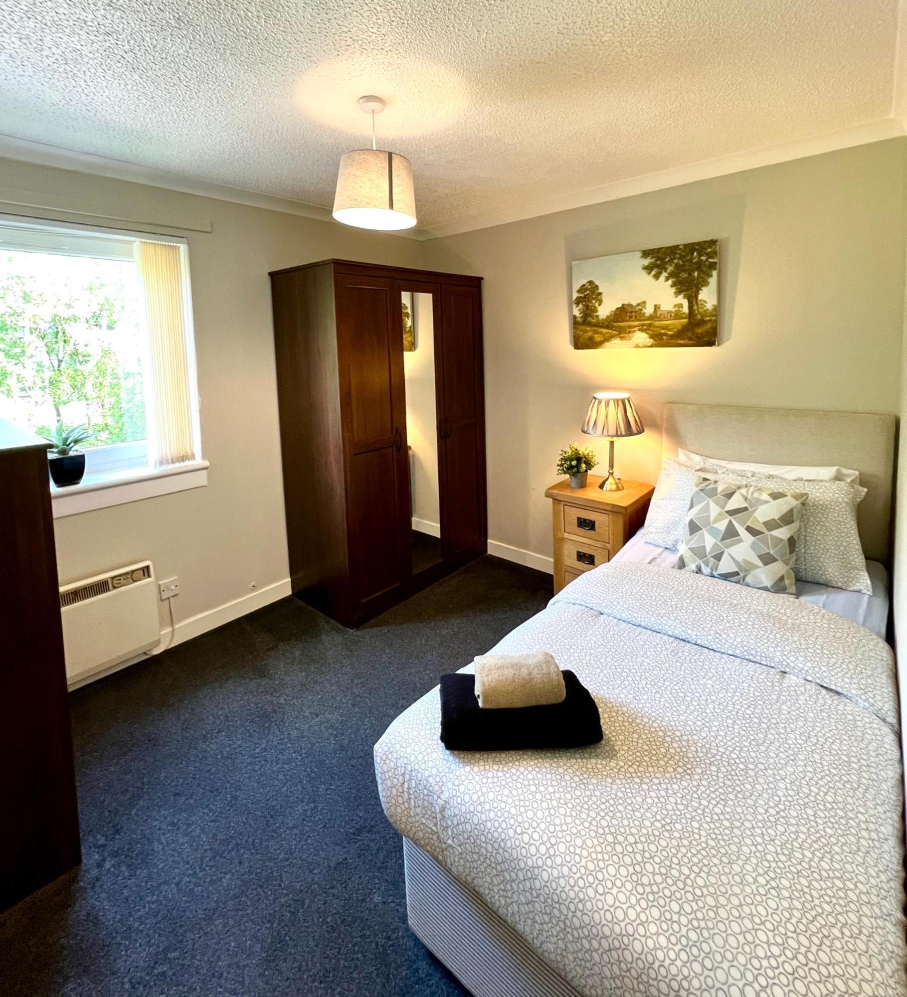 Spacious 2 Bed-Flat In Glasgow City - Free Parking Bagian luar foto